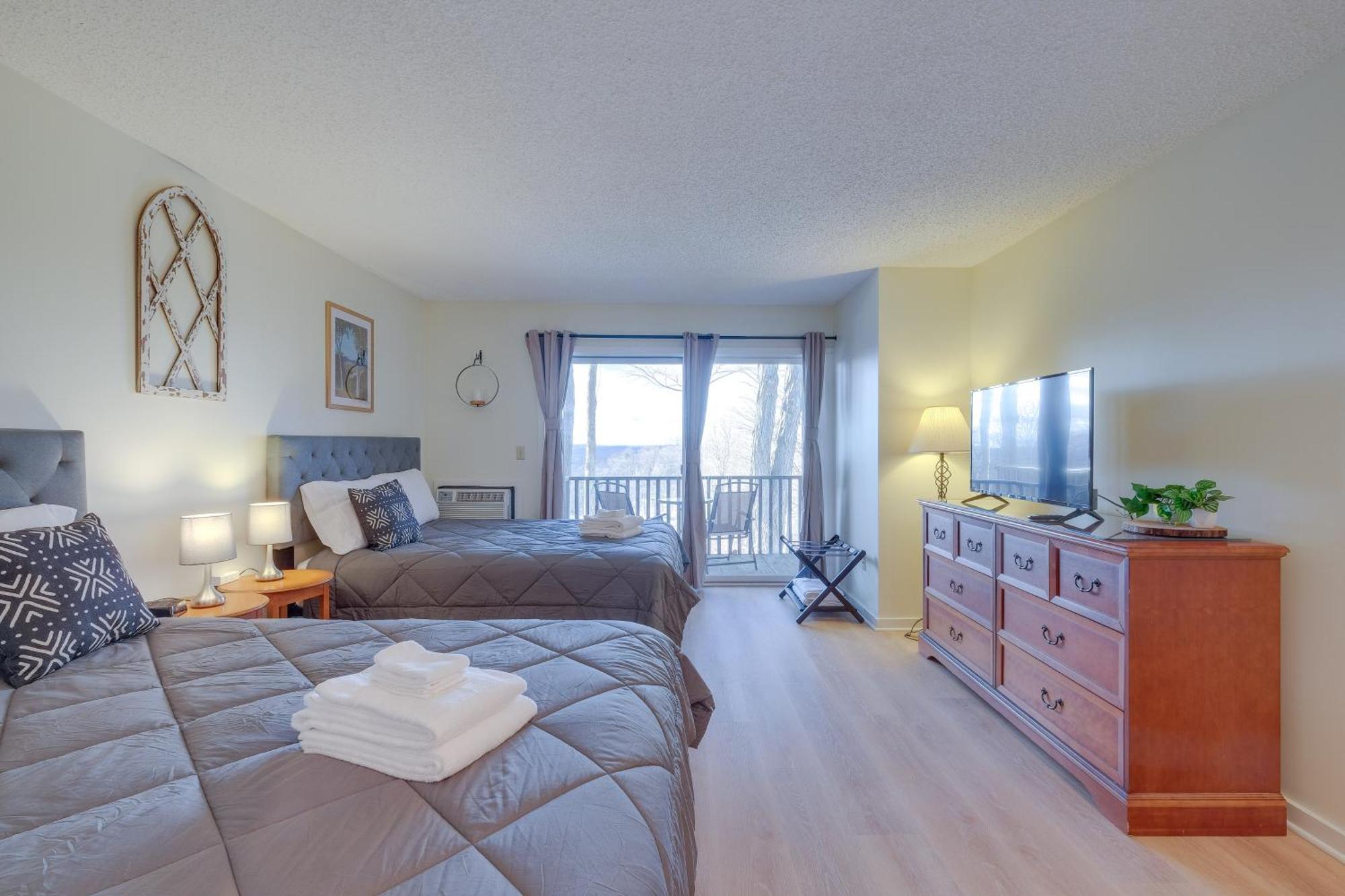 Bellaire Condo - Walk To Shanty Creek Resort! Exterior photo